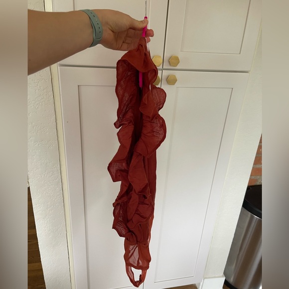 NWT Lulus v neck bodysuit. Size small. - Picture 3 of 12